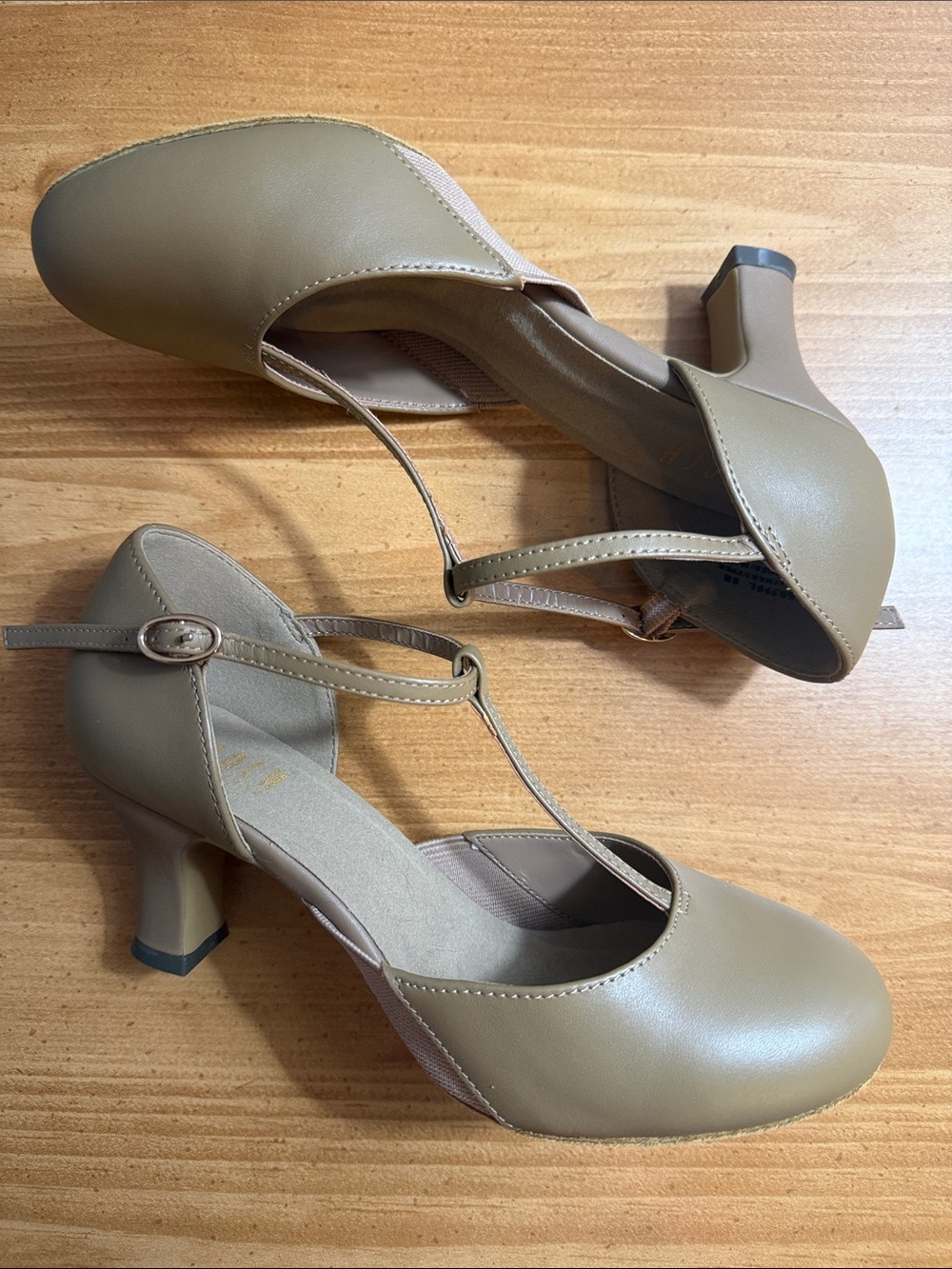 Bloch Leather T-Strap Character Dance Shoes - Picture 2 of 7